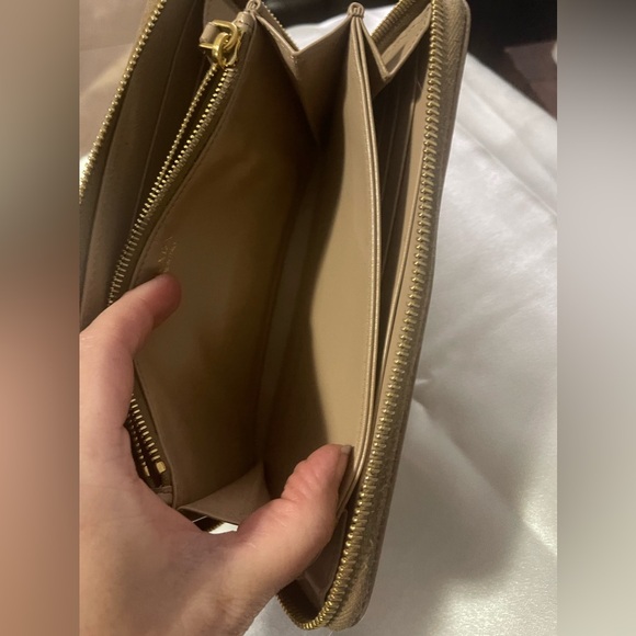 PRADA!! Authentic Triangle Logo Plate Vitello Leather Zip Around Long Wallet - Picture 9 of 13